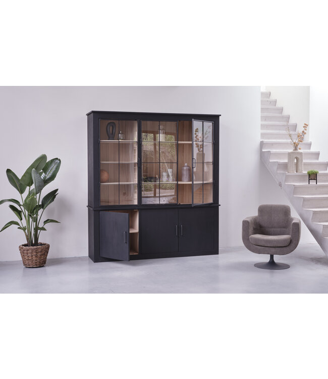 Maßgeschneiderter Eichenschrank