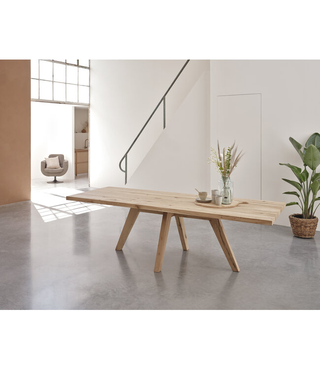 Oak dining table Lisse