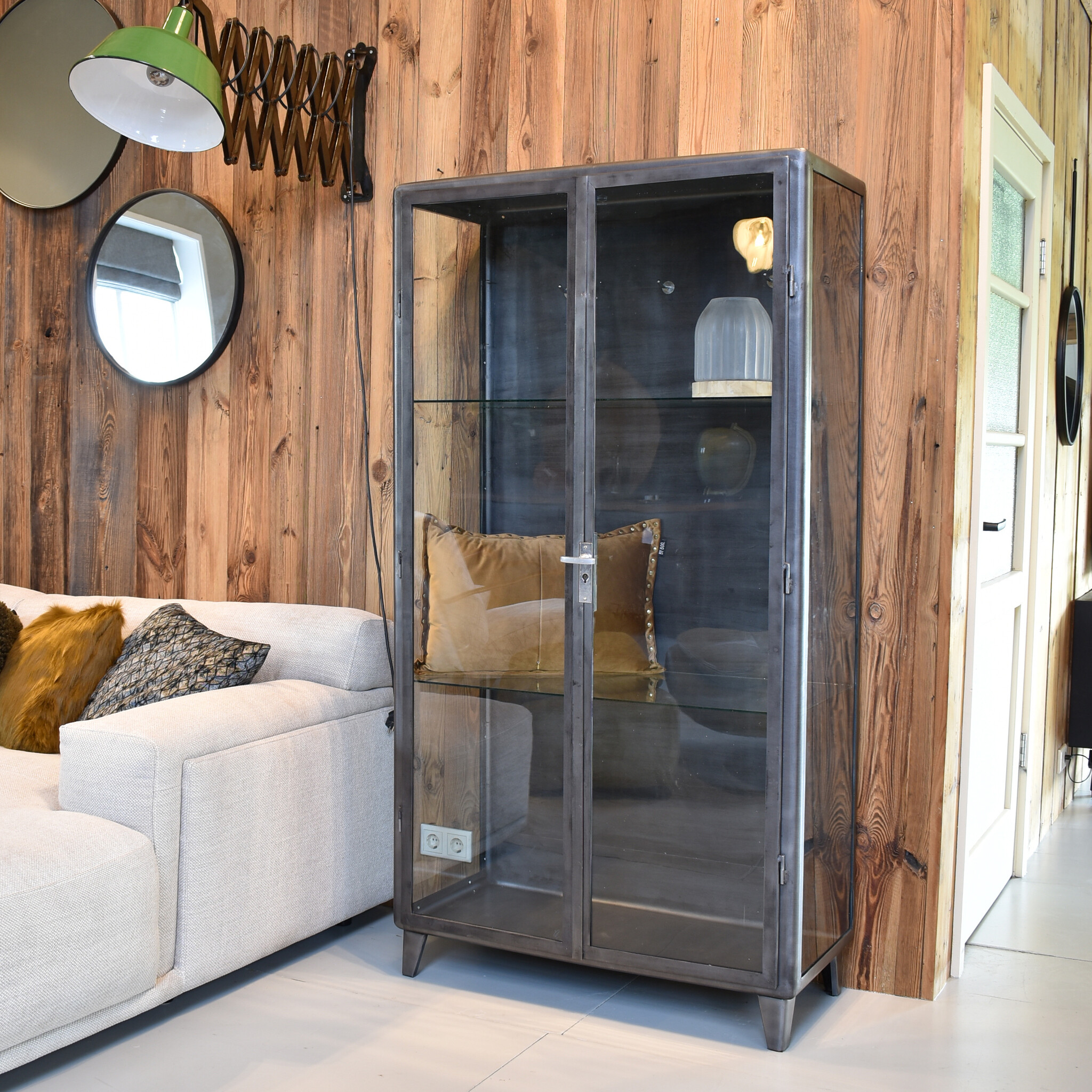 Robuste Metallvitrine / Apothekenschrank – Oldwood – Das Einrichtungshaus