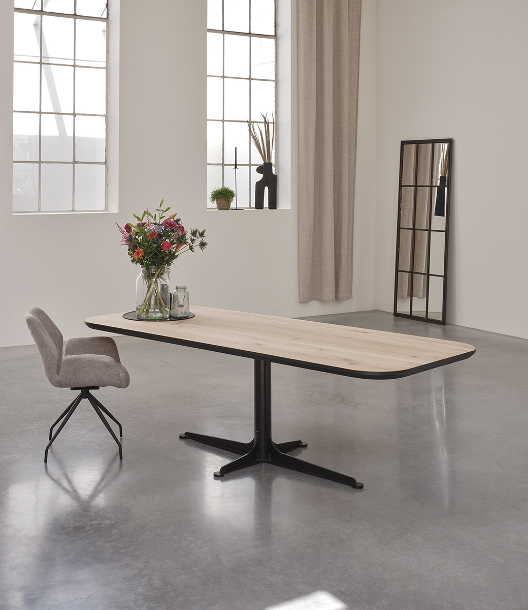 Industrial Esstisch aus massiver Eiche | Tisch Ramme in verschiedenen Größen