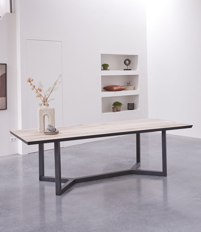 Arosa oak dining table