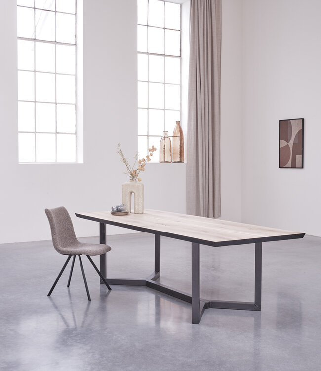 Arosa oak dining table