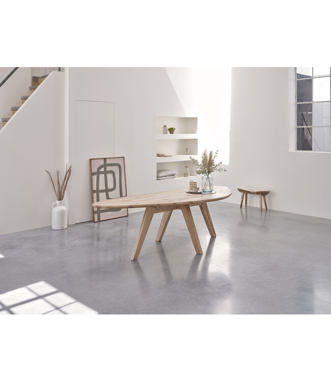 Kiezelvormige eikenhouten eettafel