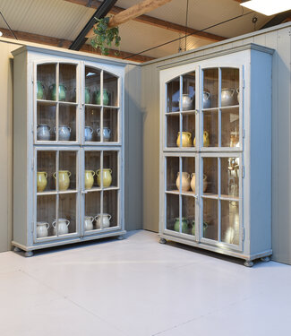 Vintage wooden display cabinet / crockery cabinet