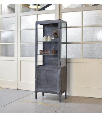 Gesprengter Vintage Apothekerschrank