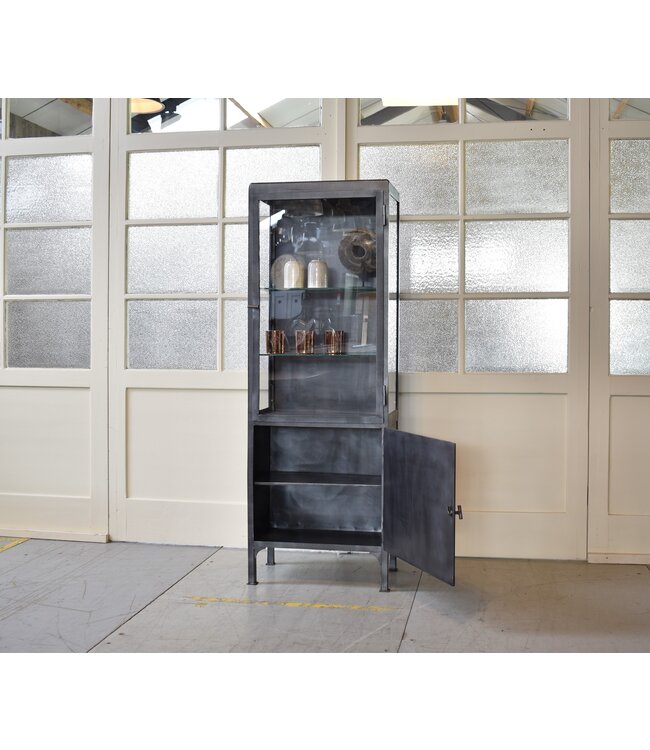 Gesprengter Vintage Apothekerschrank