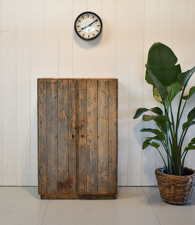 Stoere vintage houten kast