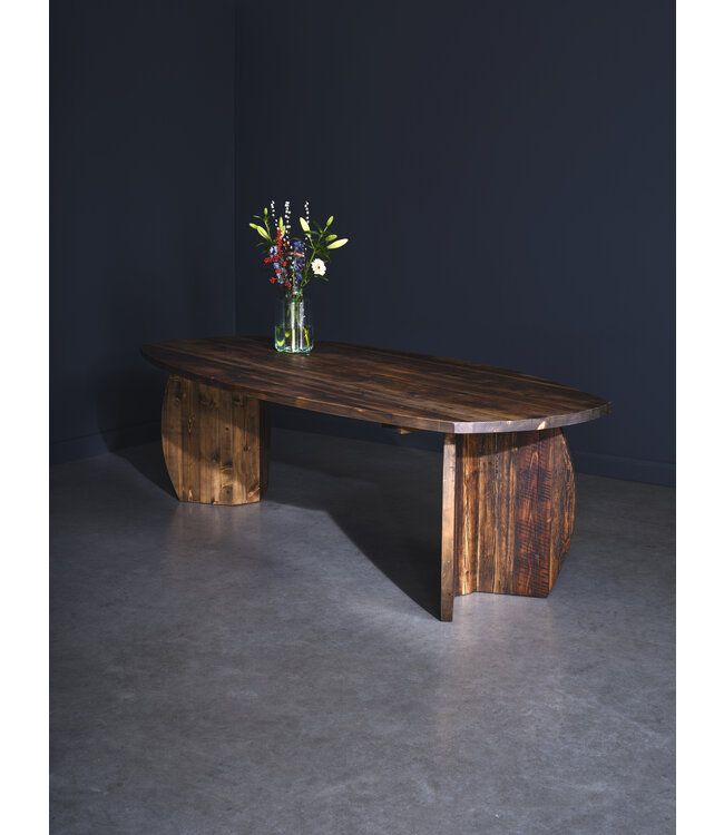 Robuster Esstisch aus Holz Bergen