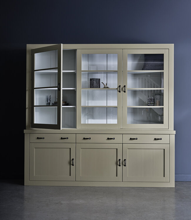 Maßgeschneidertes Sideboard – Vitrine aus Holz