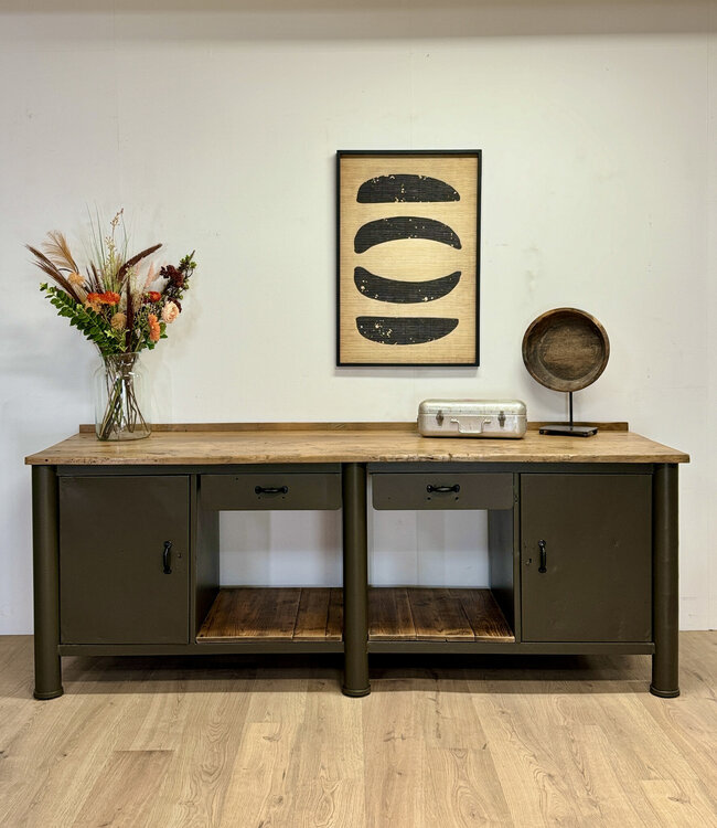 Vintage sideboard green