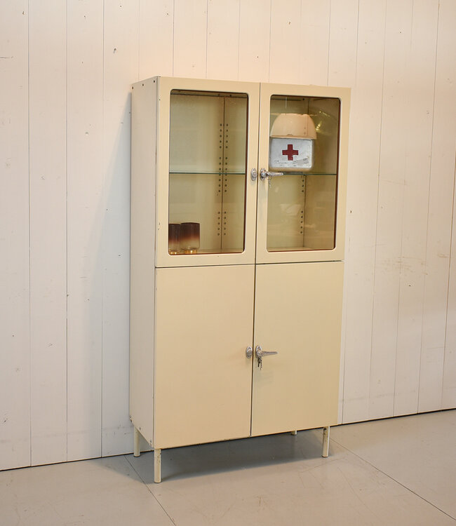 Vintage Vitrine / Arztschrank