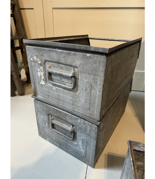 Industrial stacking bin