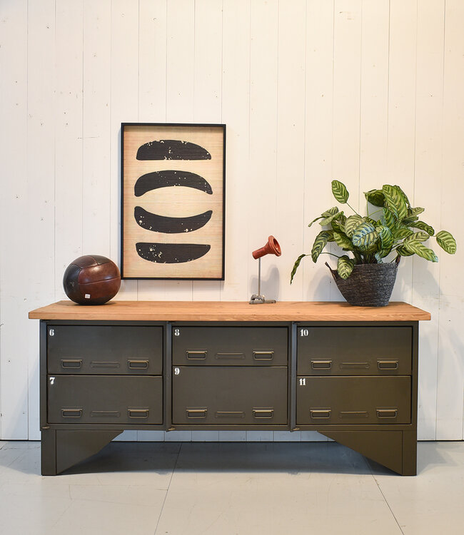 Industrial chest of drawers - Vintage sideboard