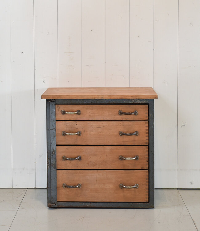 Vintage chest of drawers