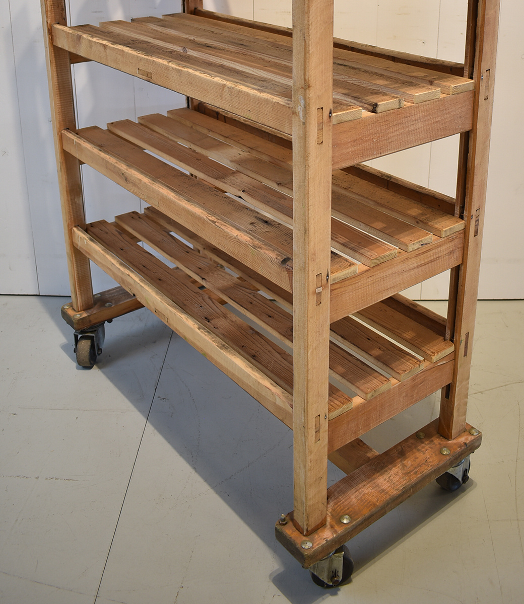 Gecheer Houten rek voor buiten met afdekking van verzinkt staal