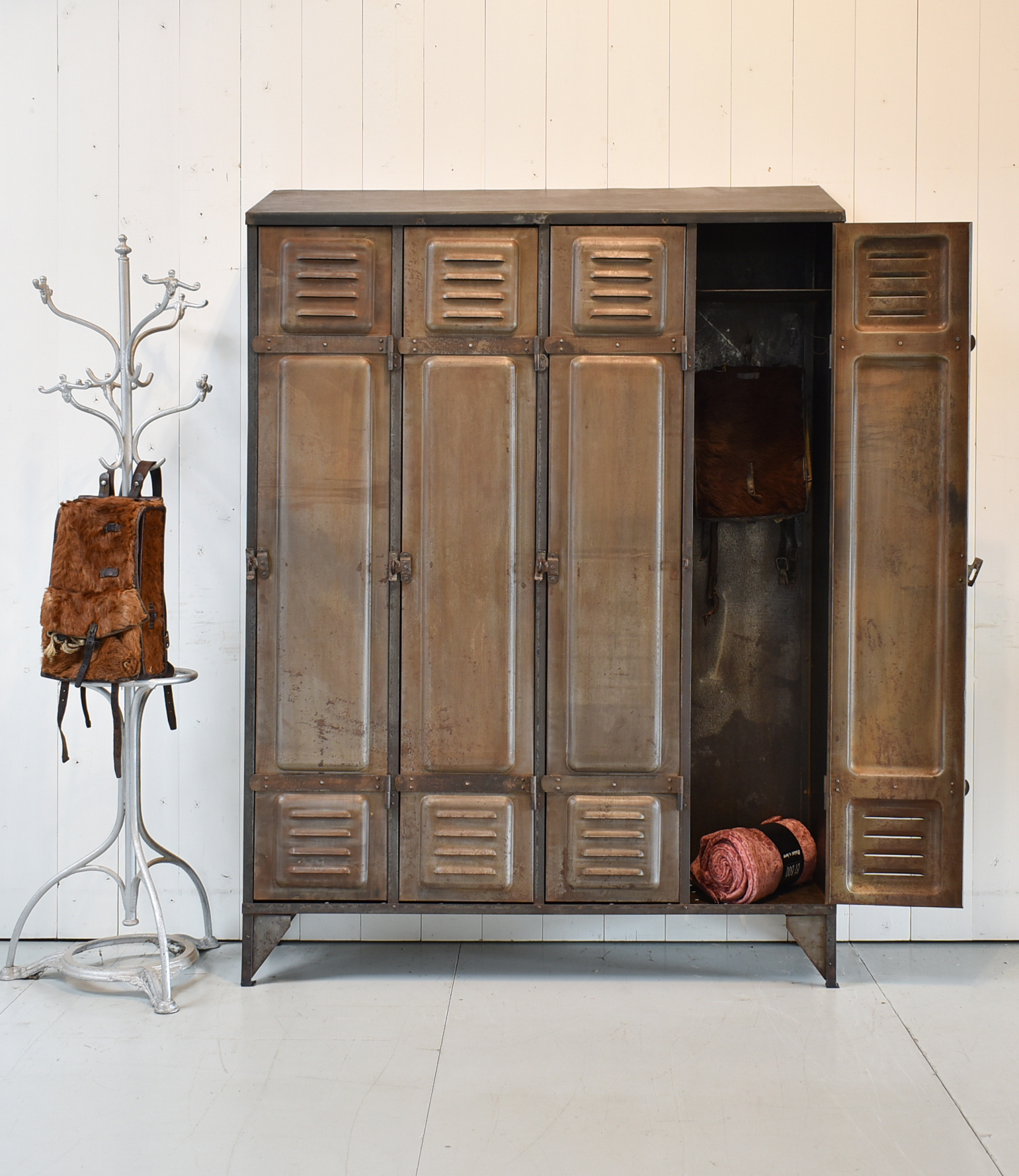 Cupboard locker discount
