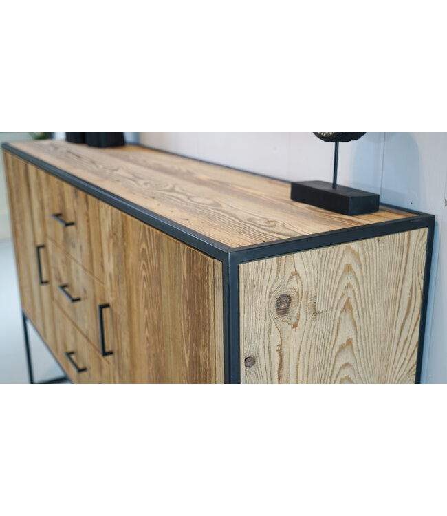 Holz-Sideboard Innsbruck – Maßanfertigung