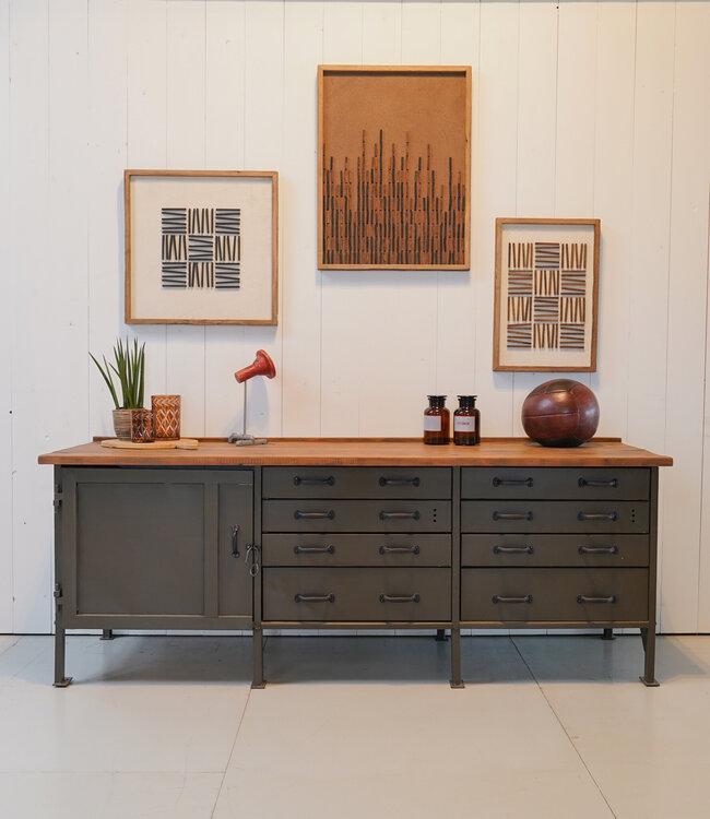 Vintage dresser with drawers