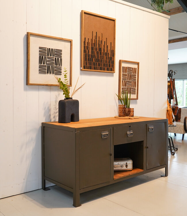 Industrial workbench with 2 doors