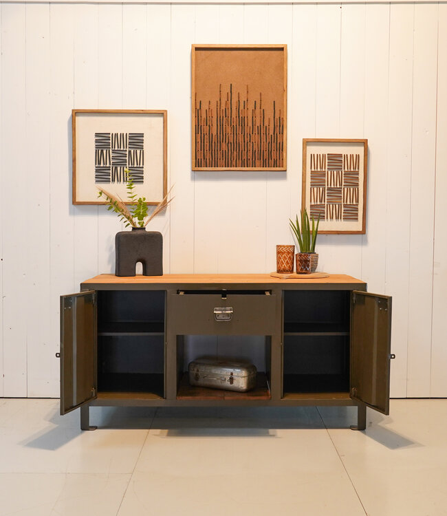 Industrial workbench with 2 doors