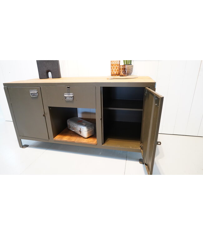 Industrial workbench with 2 doors