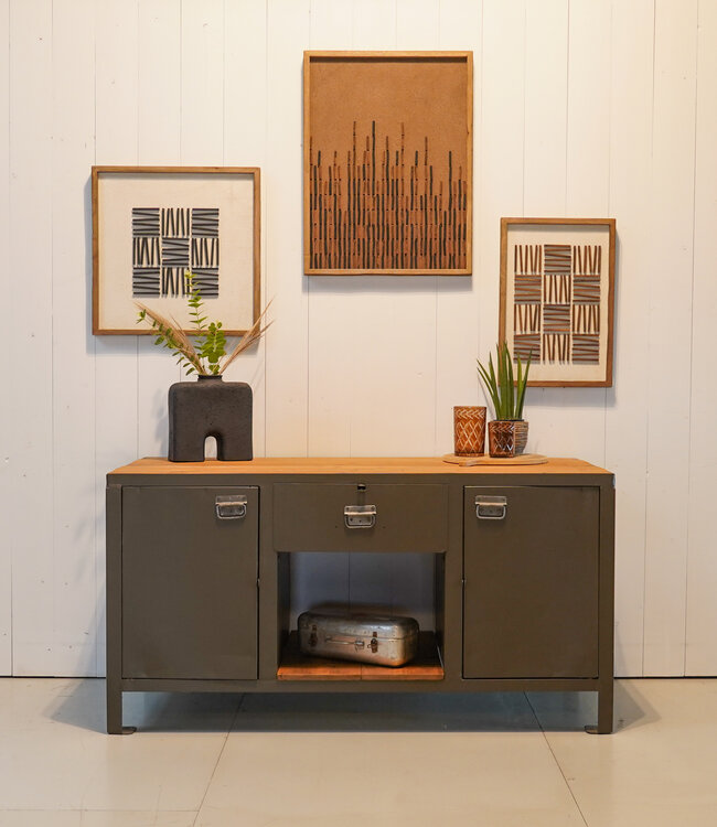 Industrial workbench with 2 doors