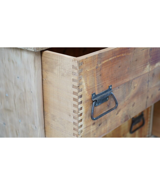 Vintage-Ladenschrank