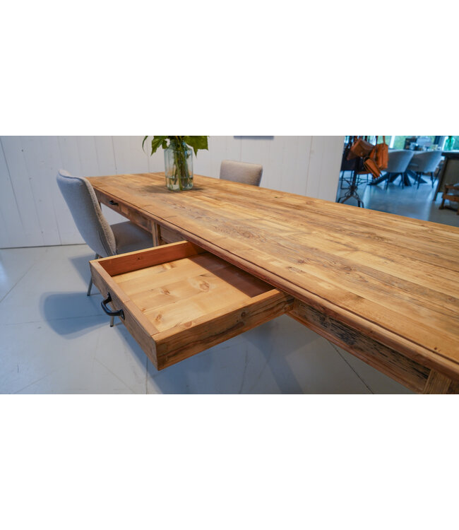 Classic Ateliers table with drawer