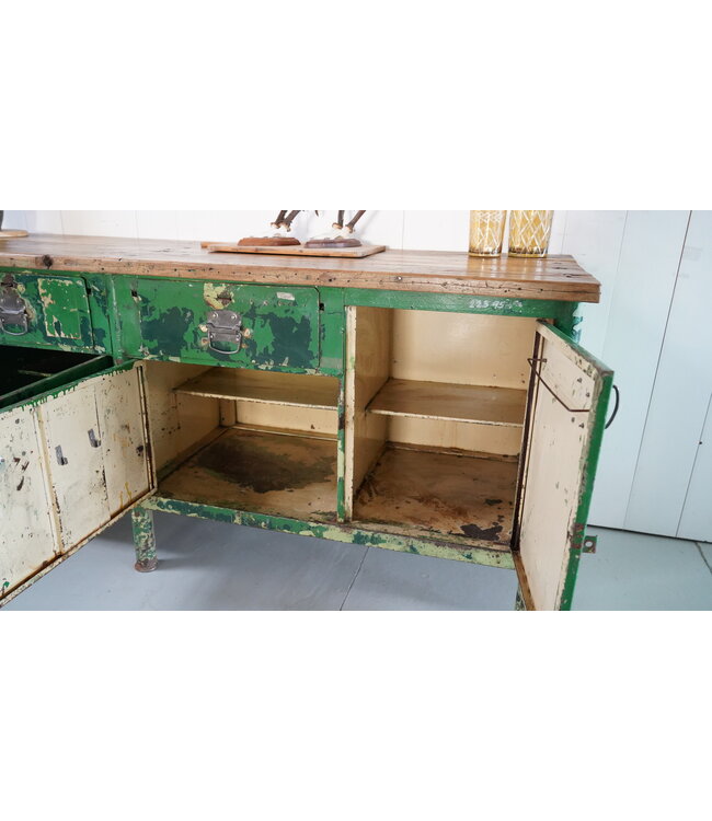 Groene industriele werkbank