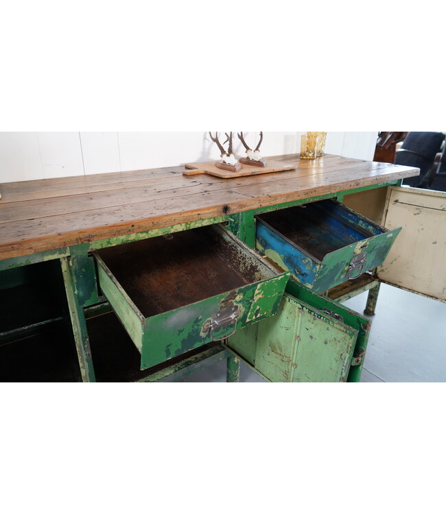 Green industrial workbench