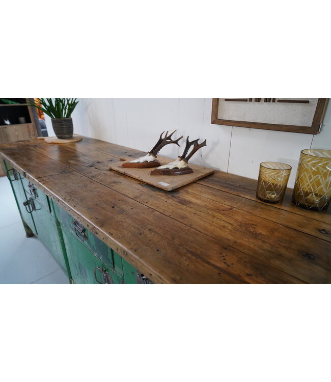 Green industrial workbench