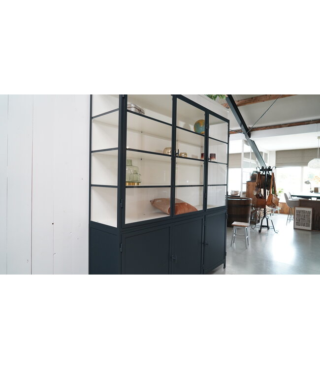 Maßgefertigter Stahlschrank Utrecht