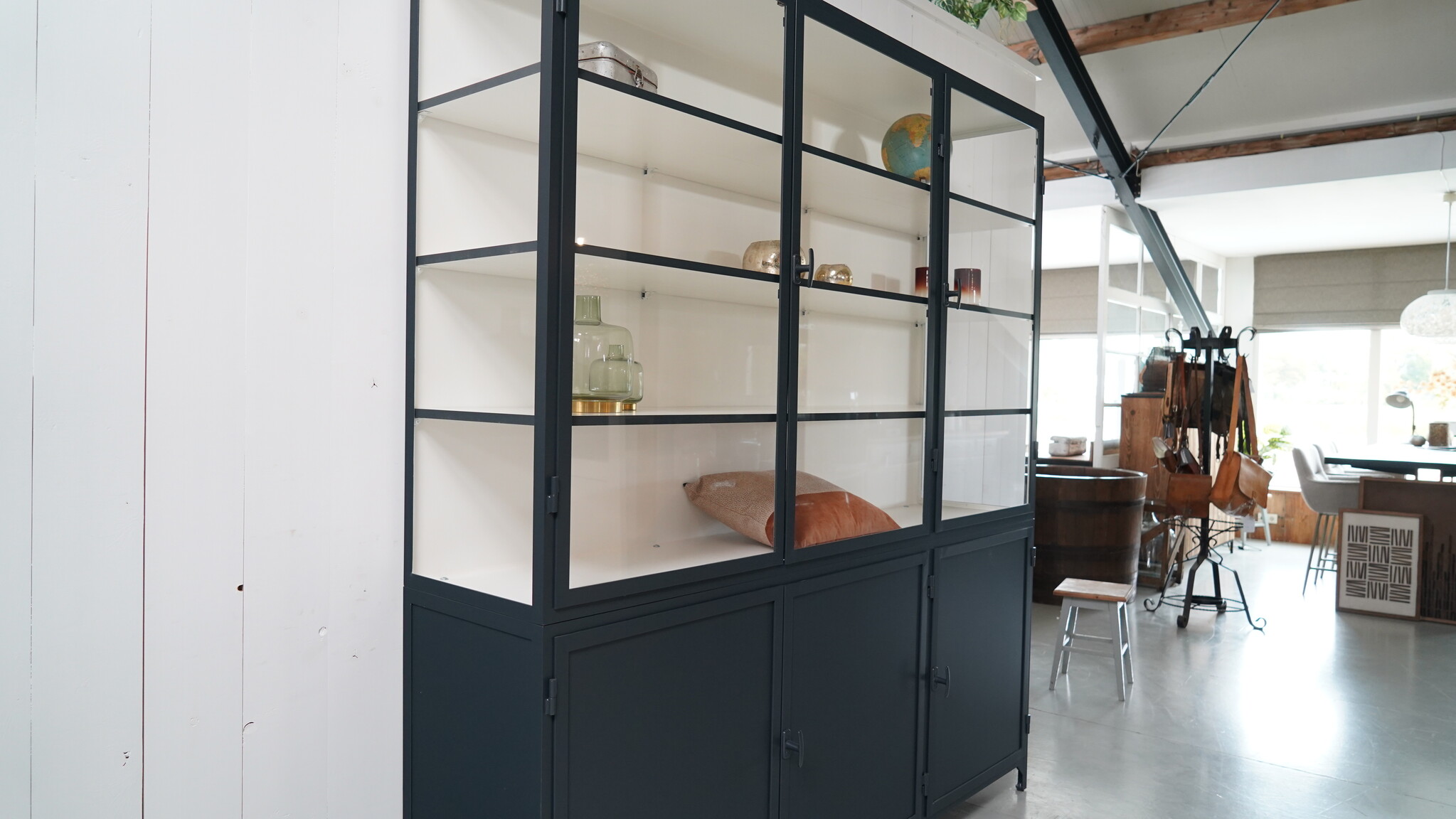 Custom pharmacy cabinet "New York" - Oldwood - the furniture store