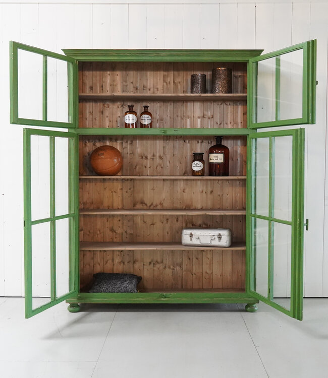 Vintage Vitrine aus grünem Holz