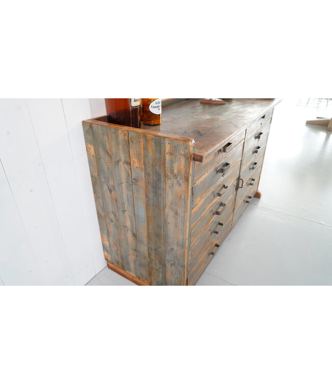Vintage dressoir met lades