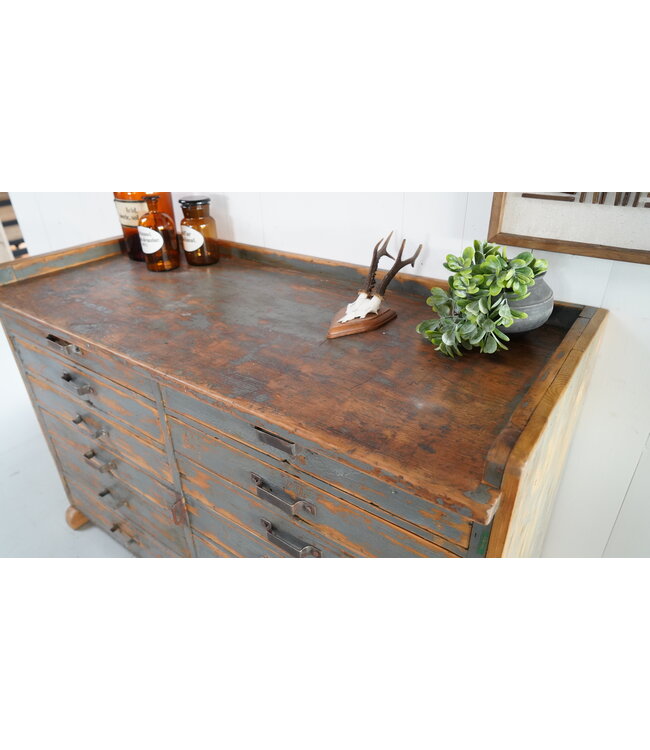 Vintage dresser with drawers