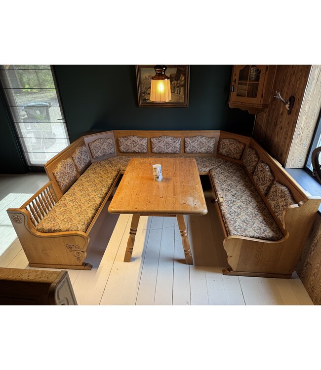 Austrian dining area (Alpen stube)