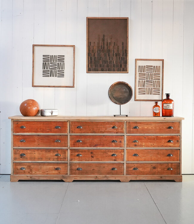 Sideboard aus Holz mit Schubladen