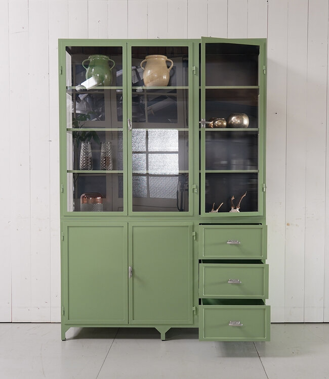 Apothekenschrank aus Stahl Alkmaar