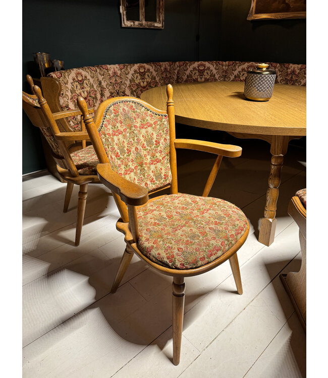 Austrian Stube set / dining area round seating