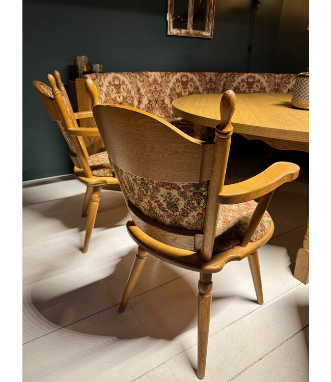 Austrian Stube set / dining area round seating