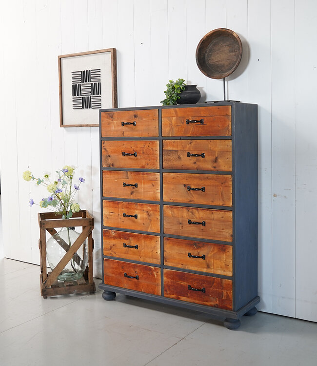 Vintage chest of drawers