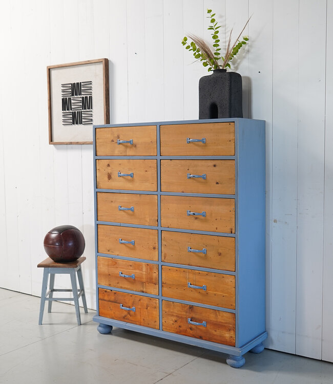 Vintage chest of drawers grey