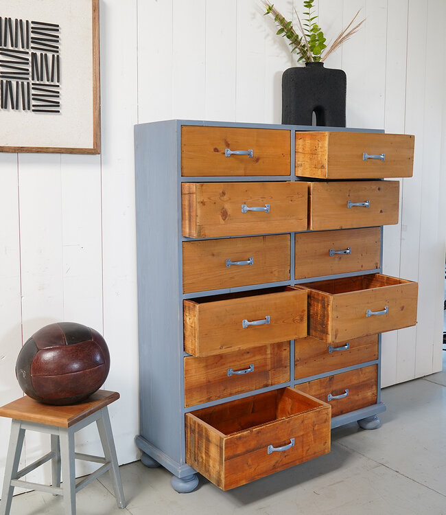 Vintage chest of drawers grey