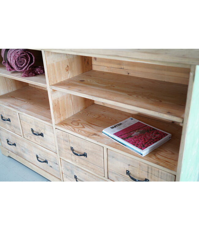 Vintage pine chest of drawers