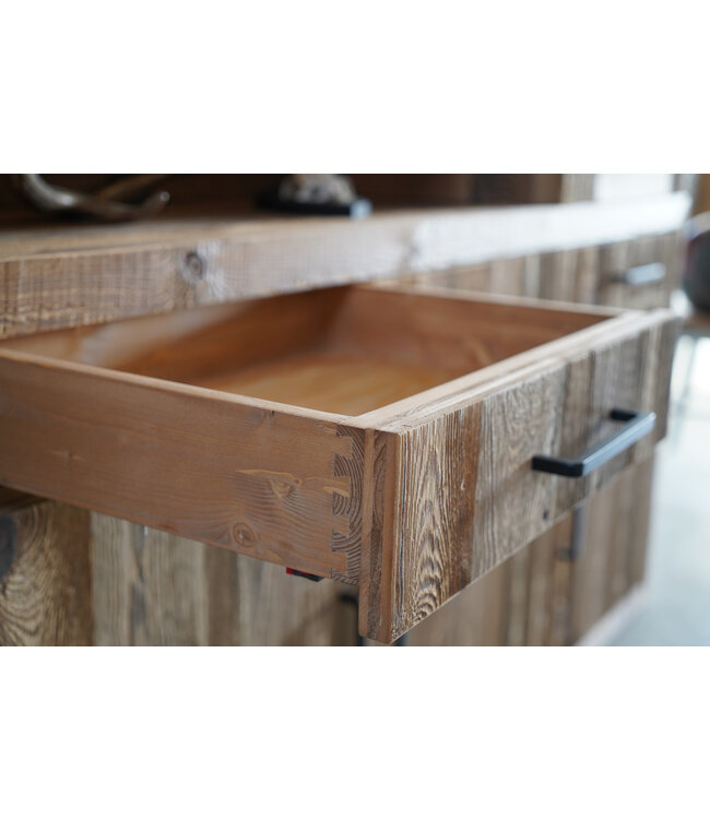 Alpenholz-Wandschrank