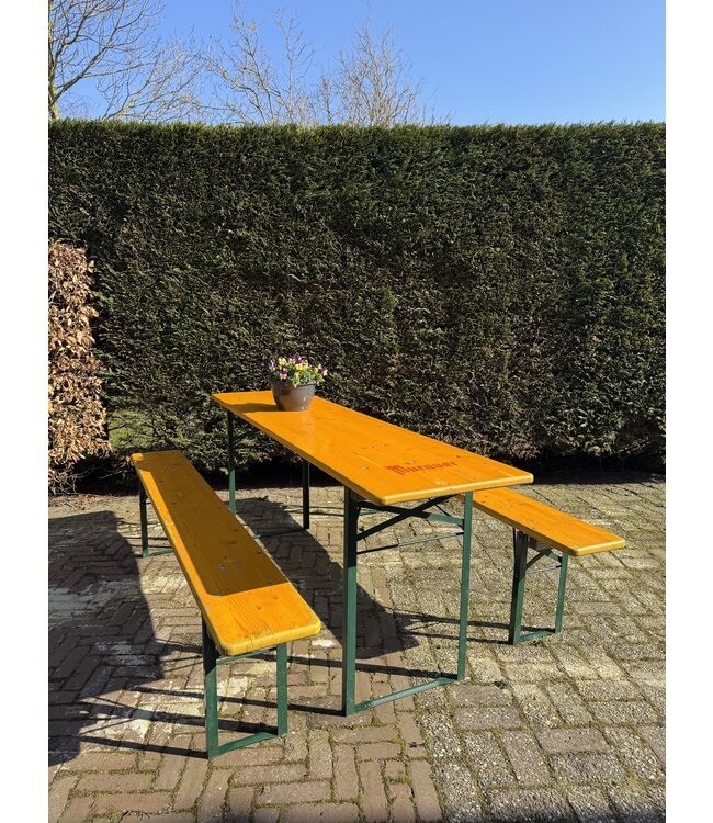 Biertafel met banken / bierset