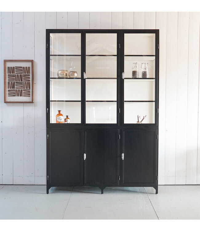 Schwarze Vitrine Utrecht