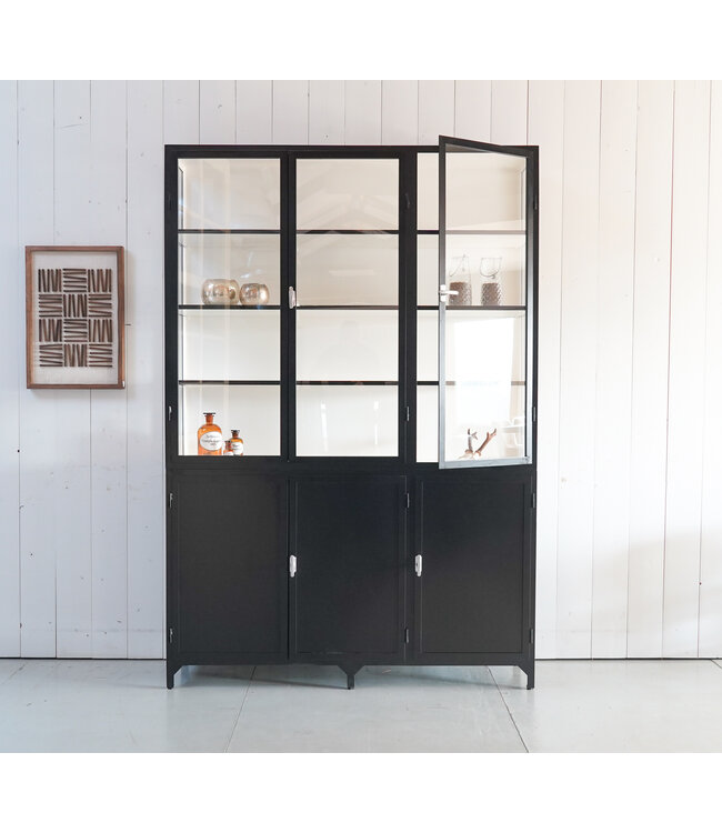 Schwarze Vitrine Utrecht
