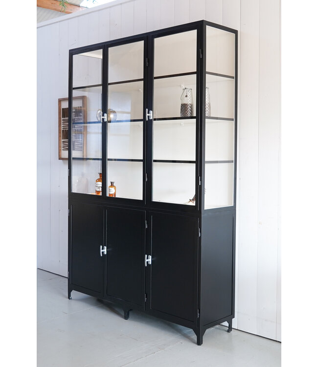 Schwarze Vitrine Utrecht